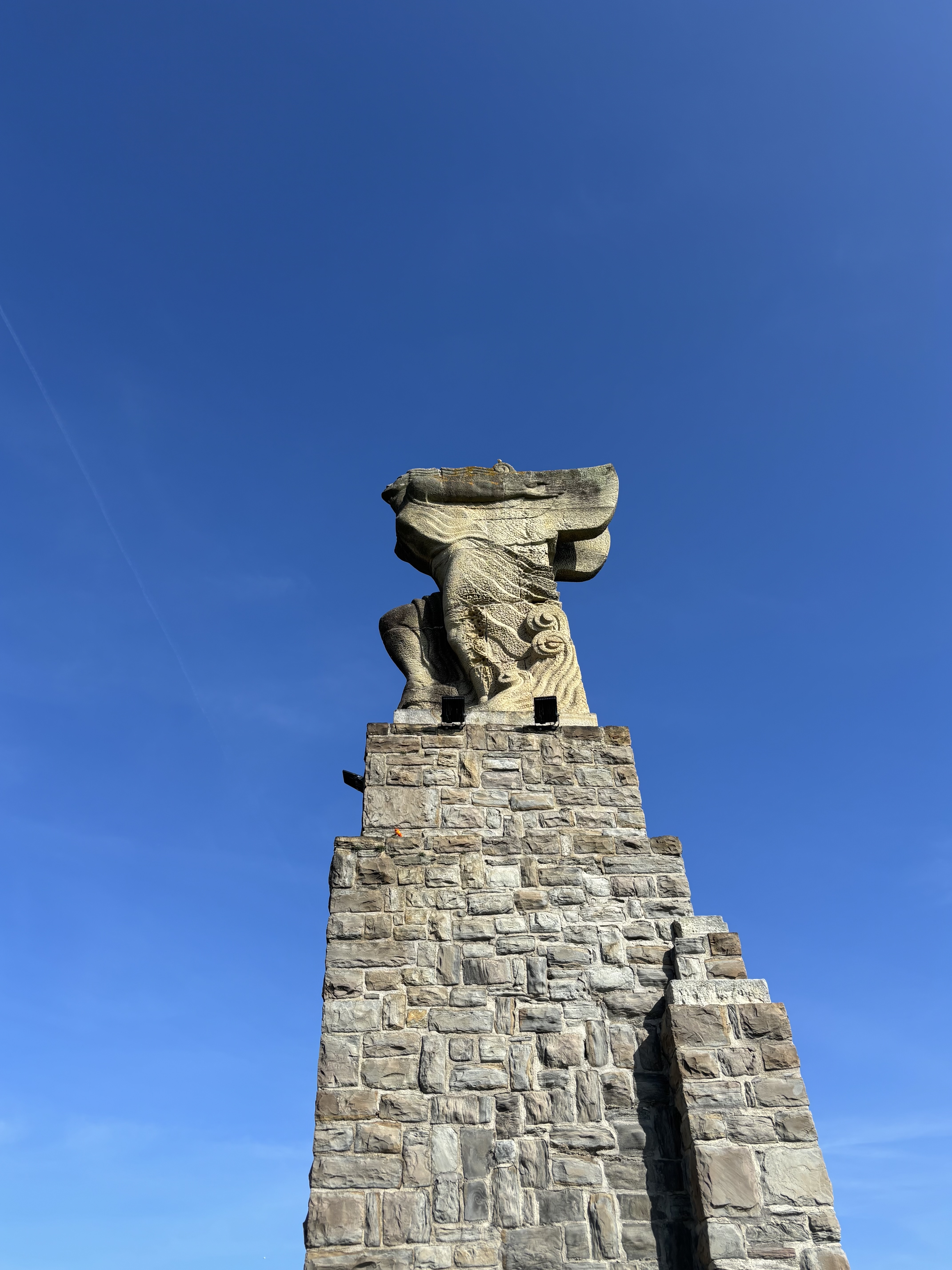 monument to juan sebastián elcano